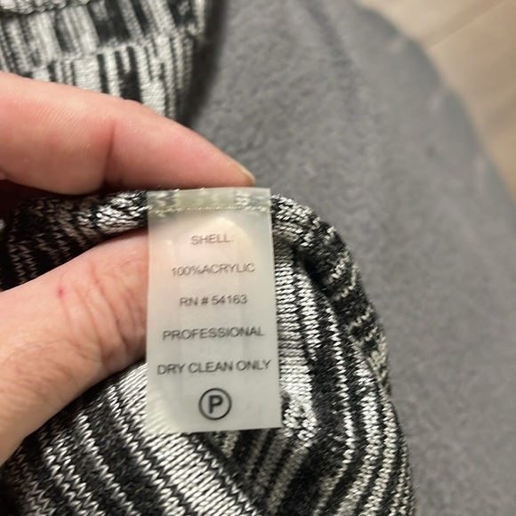 Cavlin Kelin Cowl neck knit dress, Size M - Picture 9 of 10